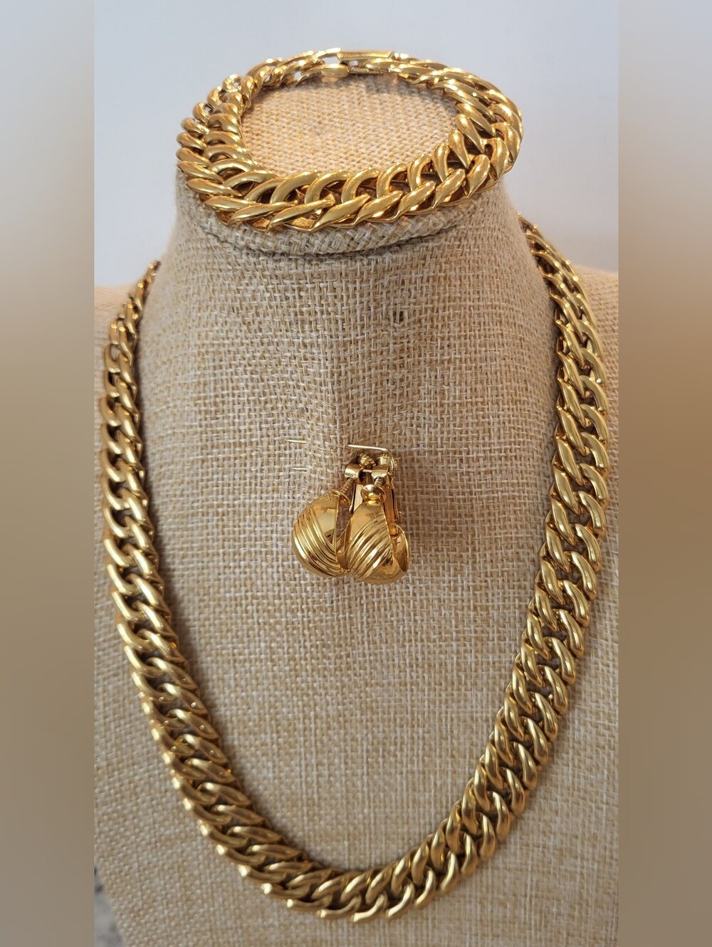 Vintage Napier Elegant Gold-Tone Chunky Chain Necklace and Clip-On Earrings Set